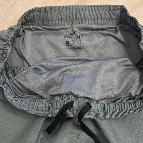 Men’s Nike swim trunks - Picture 3 of 6